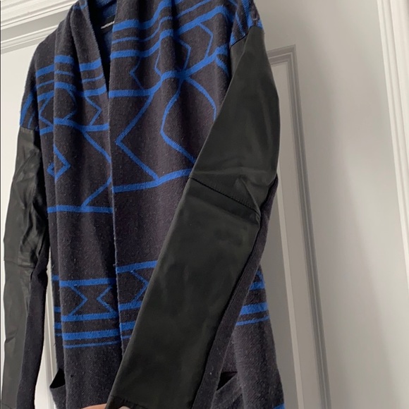 Central Park west cardigan with leather sleeve - Picture 2 of 3